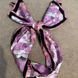 ⭐️ Oscar de La Renta Women’s silk scarf 51” x 11”